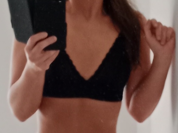 brustvergroesserung_mit_implantat_selfie_vorher_295cc